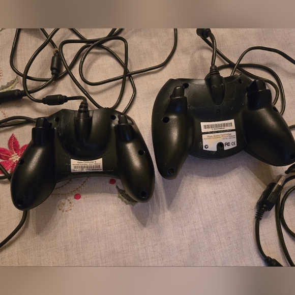 XBOX Controllers (2) - Picture 2 of 3